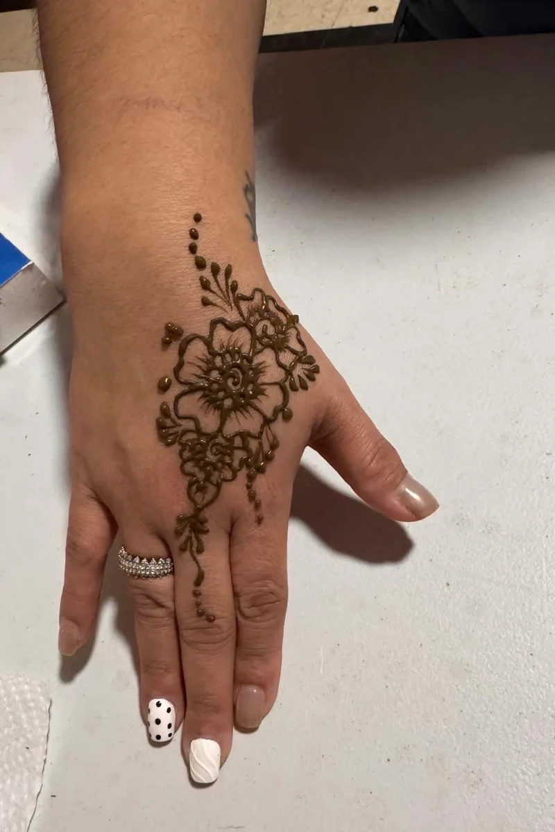 Floral henna design