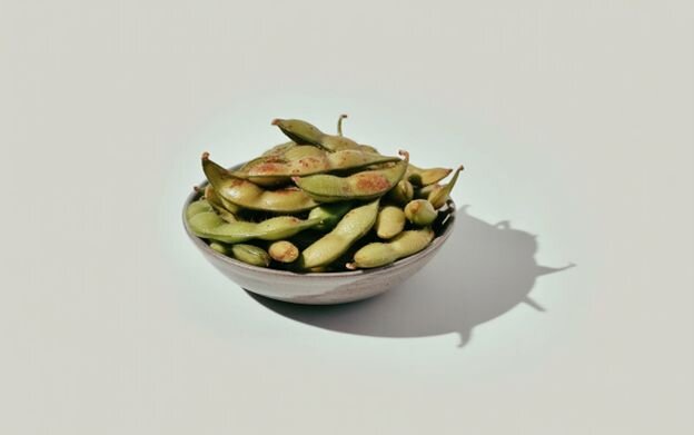 Bowl of roasted edamame a high-protein, plant-based snack under 100 calories perfect for healthy snacking
