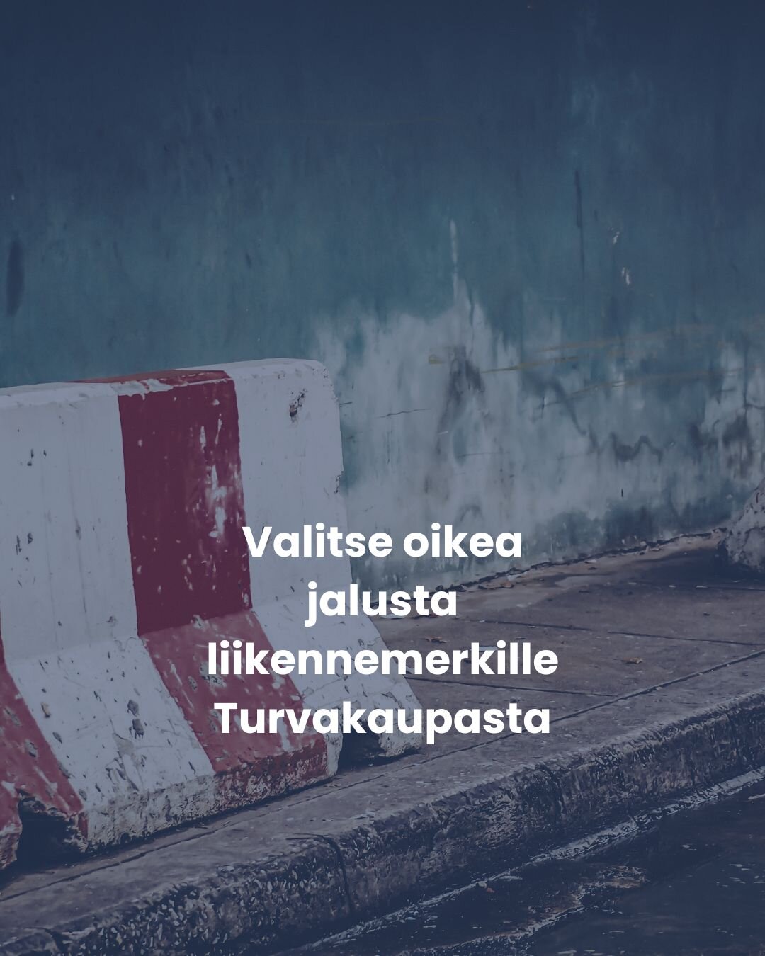 Liikennemerkki, liikennemerkkiputki ja betonijalusta. Opas auttaa valitsemaan oikean liikennemerkin jalustan.