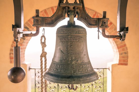 A close up of the bell at the DAOU Estate