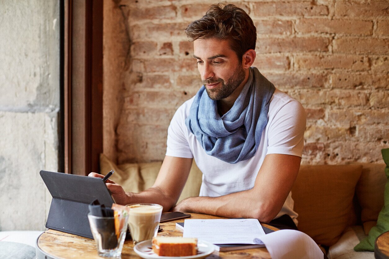 Man using a tablet at a coffee shop