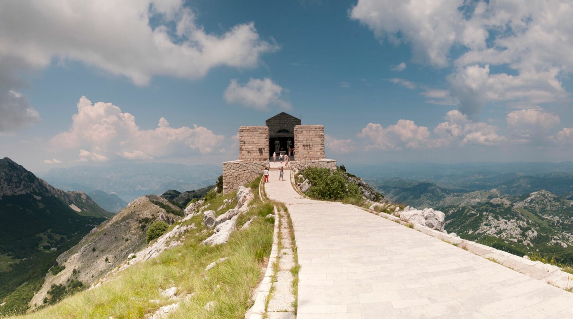 le Mausolée Lovćen Njegoš a voir au montenegro