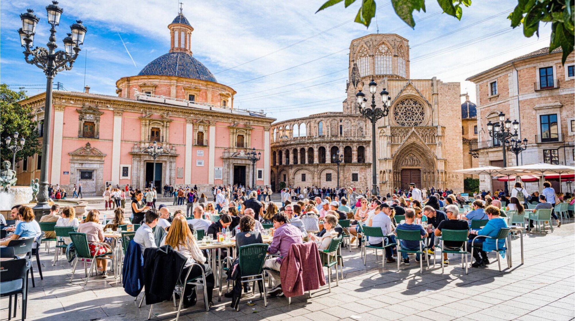 Plaza de España en Sevilla, un destino atractivo para nómadas digitales en España.