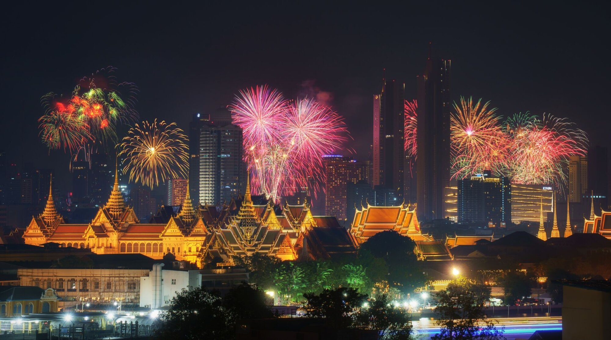  Festival du Nouvel An de feux d’artifice à Bangkok la nuit