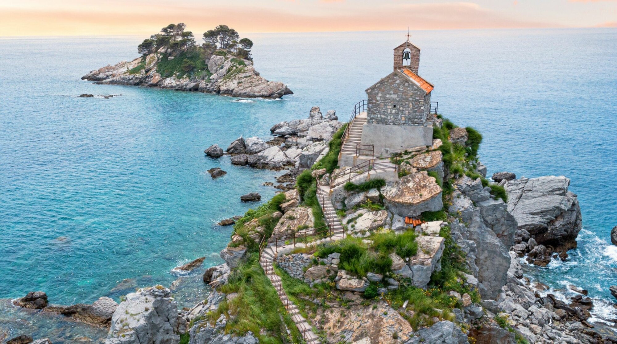 Vue sur Sveta Nedjelja a ne pas manquer au montenegro