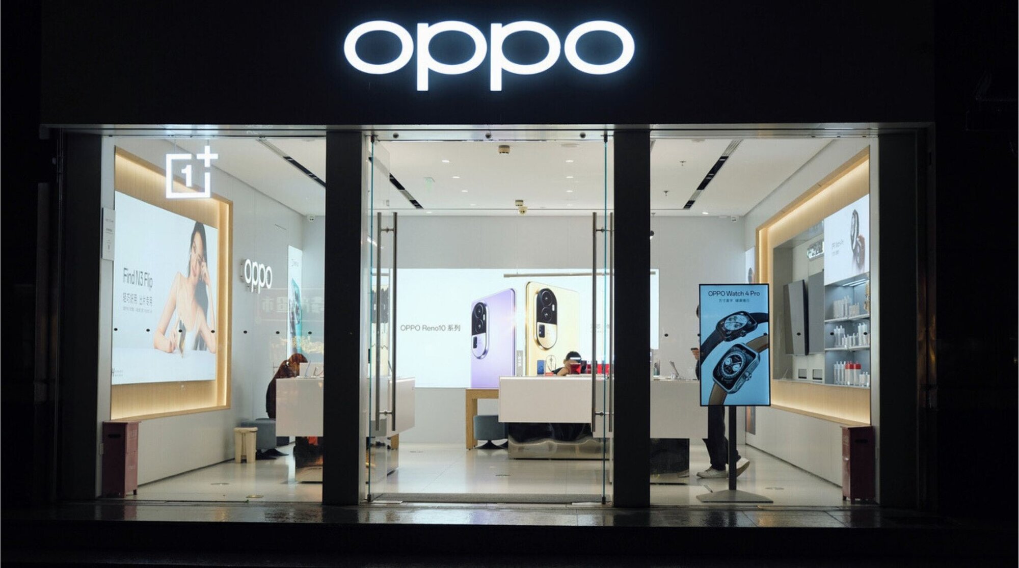 Fachada de una tienda de Oppo en Shanghái, China (2 de marzo de 2024). Fuente: iStock.