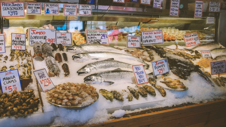 A photograph showing fresh seafood at Pike Place Market in Seattle, a must-see for PAX West attendees discovering the city beyond the PAX event - perfect to share with friends online via a USA eSIM.
