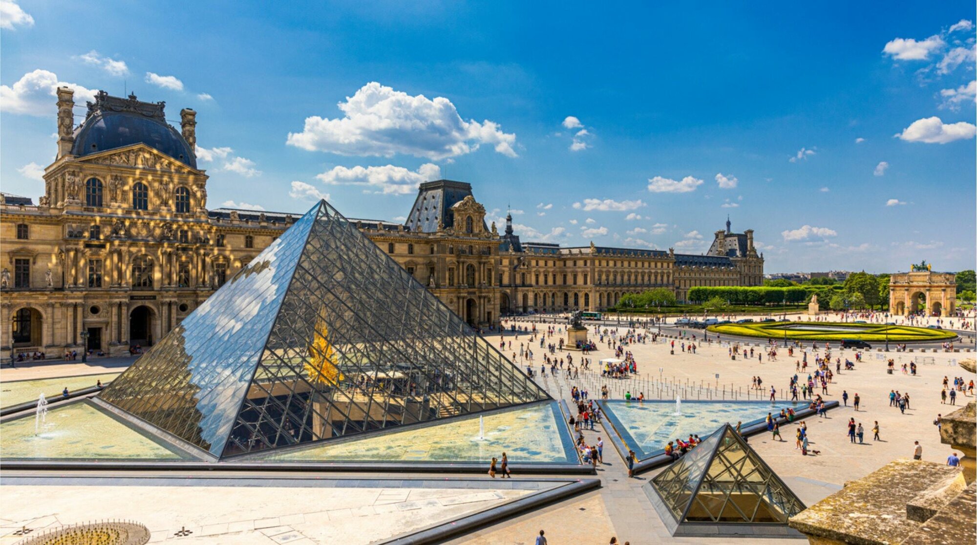 Louvre, França