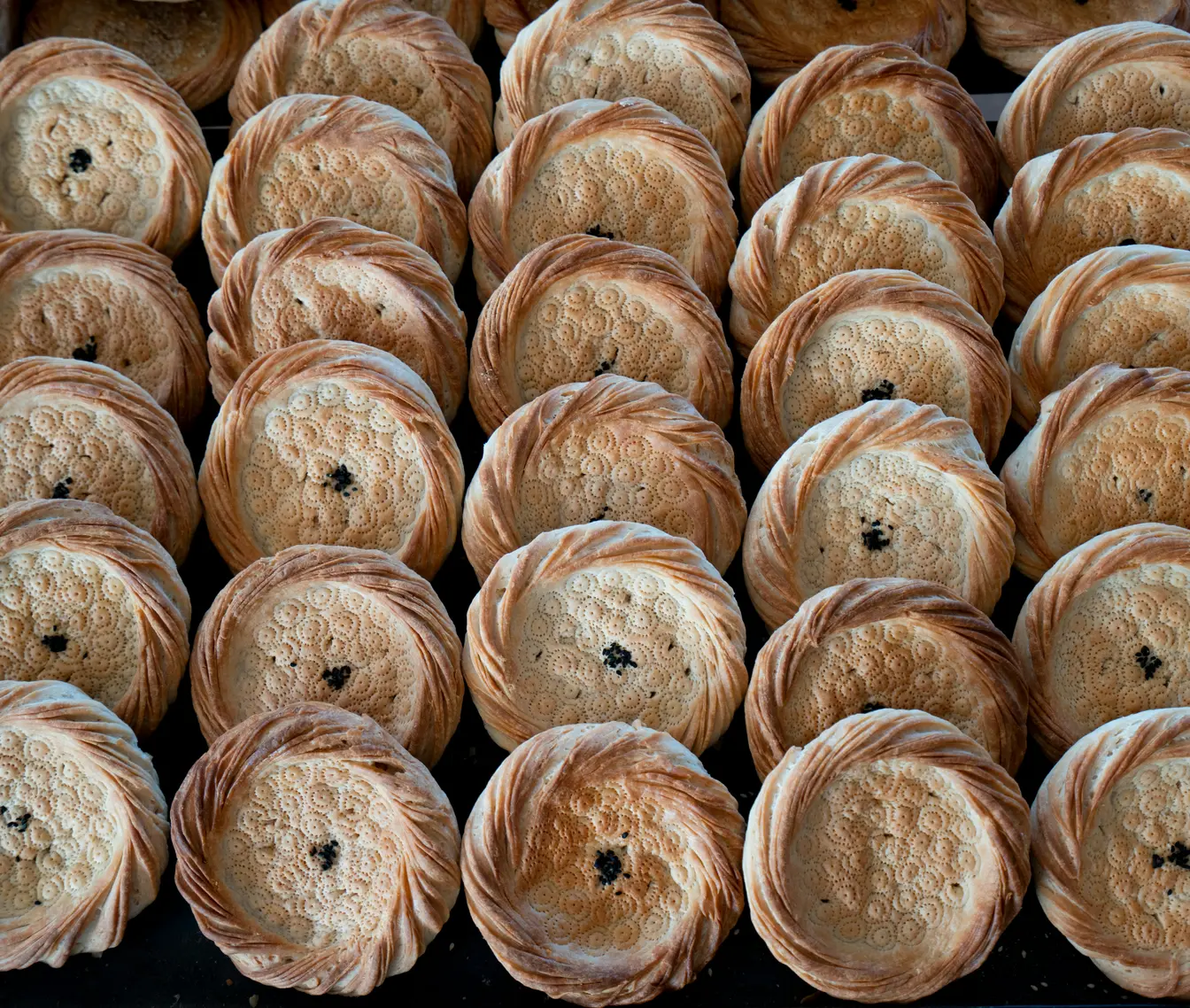 Pane tradizionale uzbeko appena sfornato.