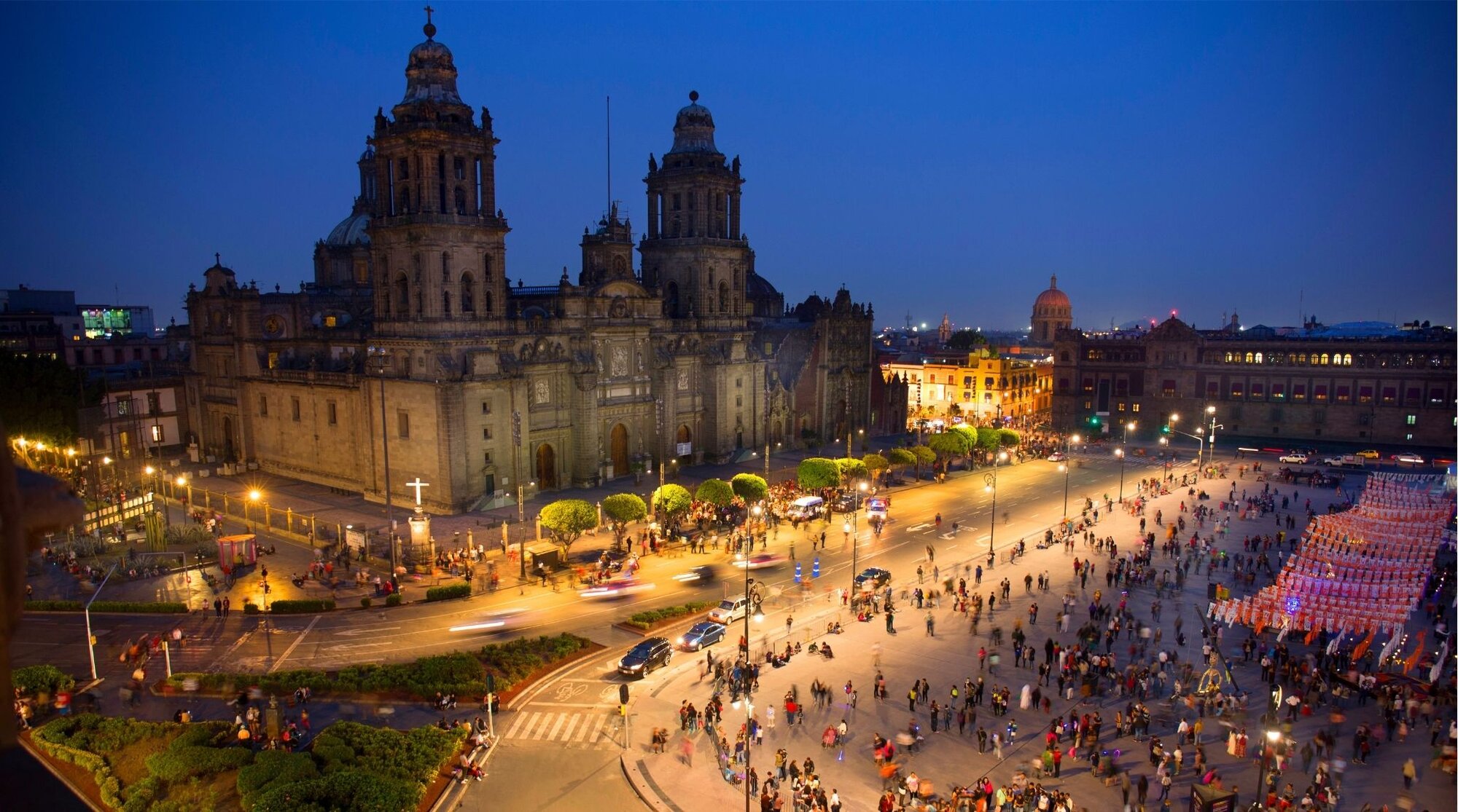 Vista da Plaza de la Constitución, El Zócalo, e da Catedral Municipal. Essas são as duas principais atividades a fazer na Cidade do México.