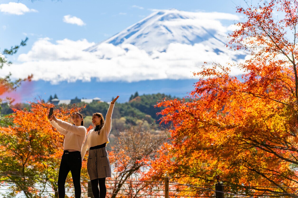 Frauen mit SIM-Karten in Japan