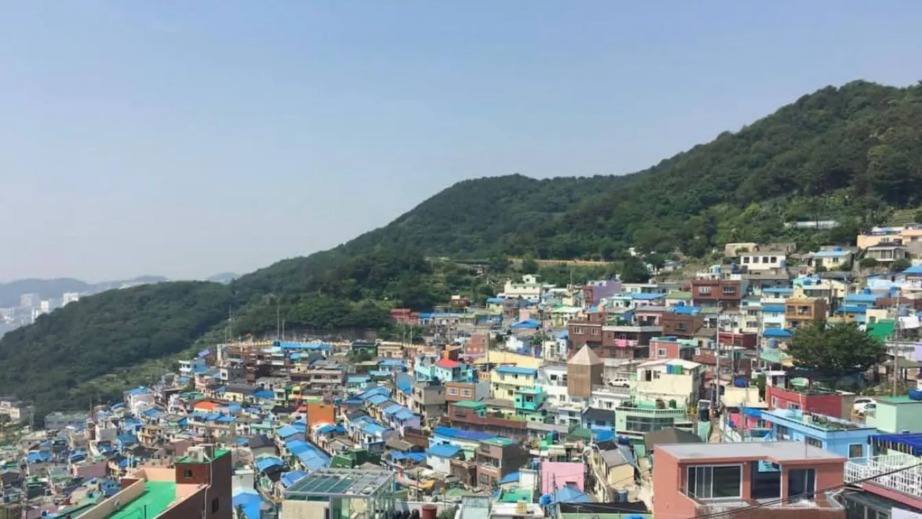 Vista panorámica del colorido pueblo cultural de Gamcheon, en Busan.