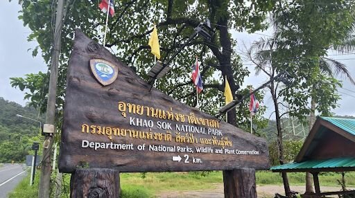 Sign at the entrance of Khao Sok National Park