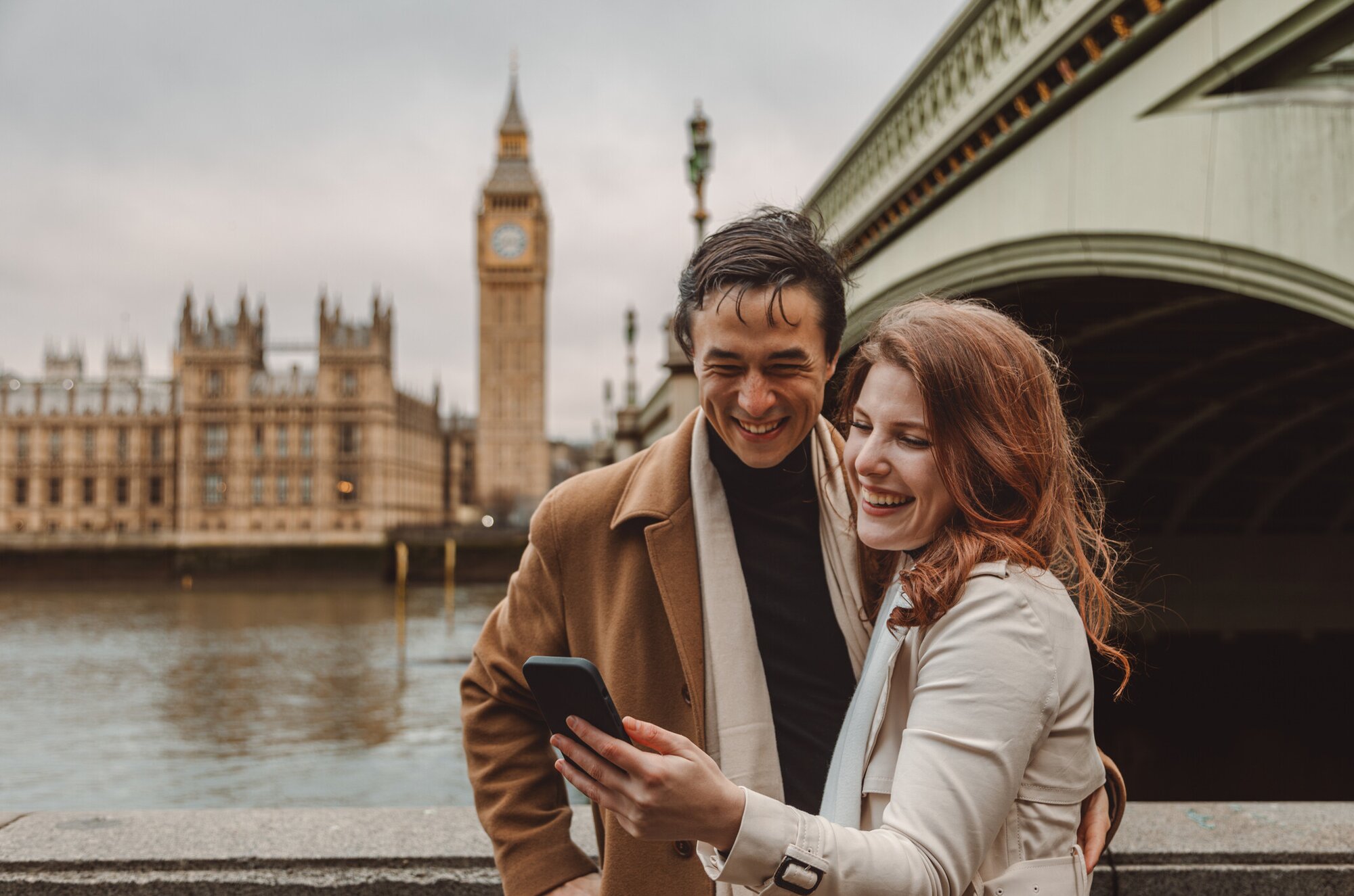 Paar mit der besten eSIM für England