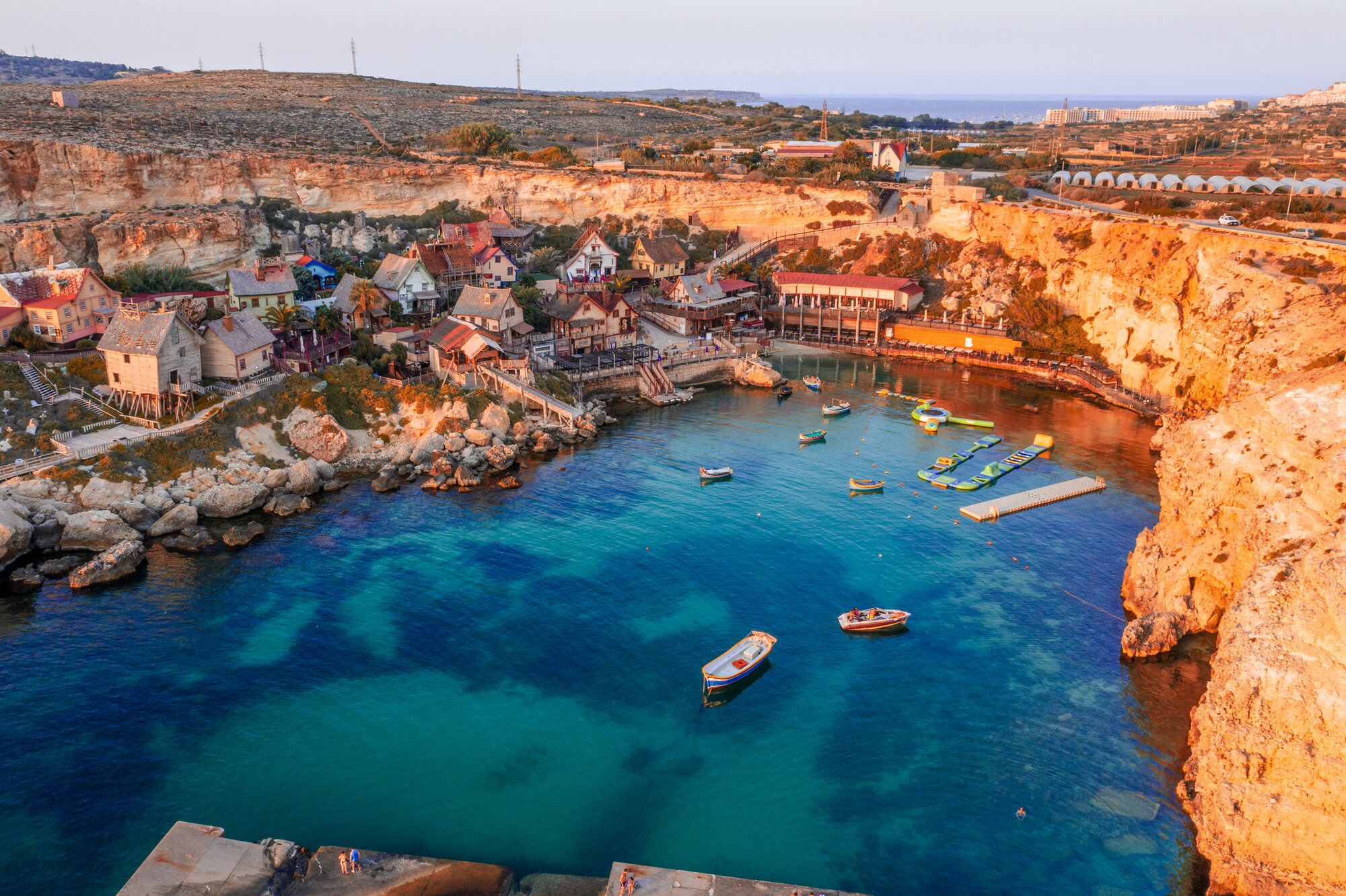 Ein Luftbild, das mit einer Drohne in Malta in Europa im Oktober aufgenommen wurde