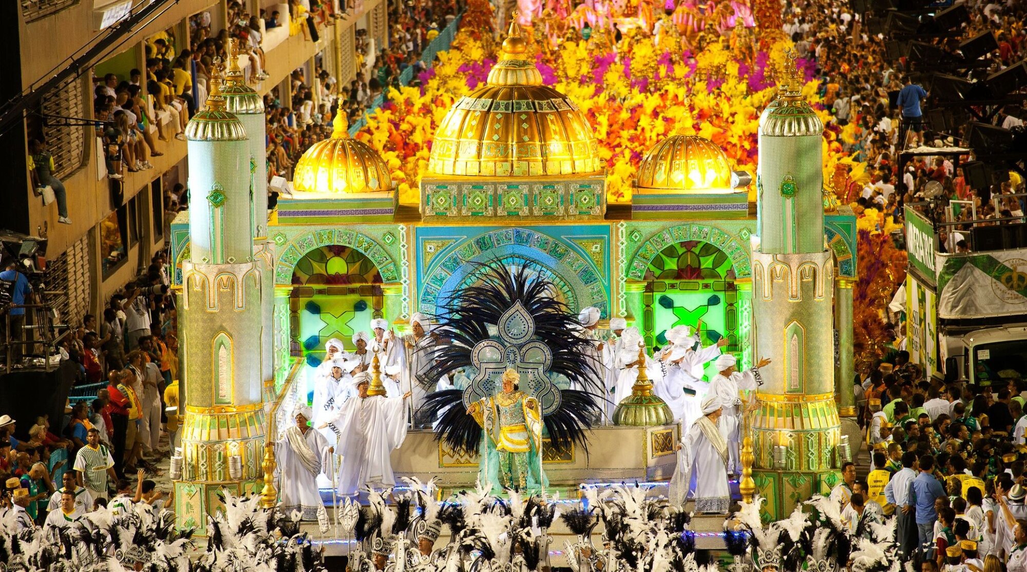 carnaval de Rio de Janeiro char énorme au sambodrome