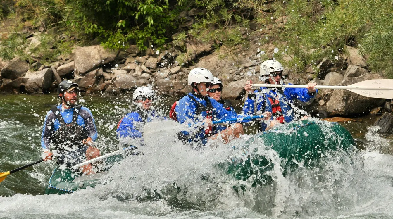Rafting in un fiume per un addio al celibato in Albania