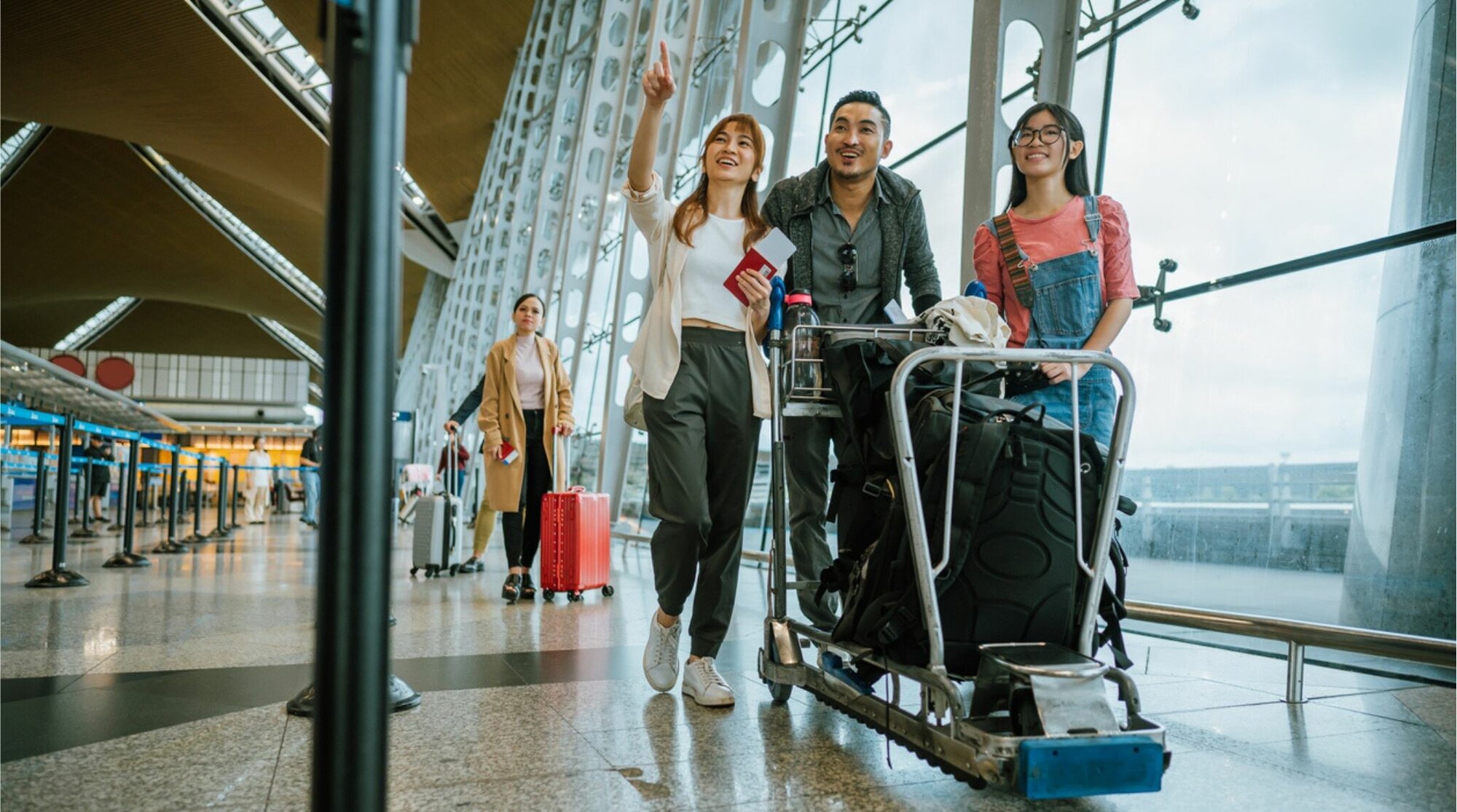 Internet para familias viajeras - Familia en Aeropuerto