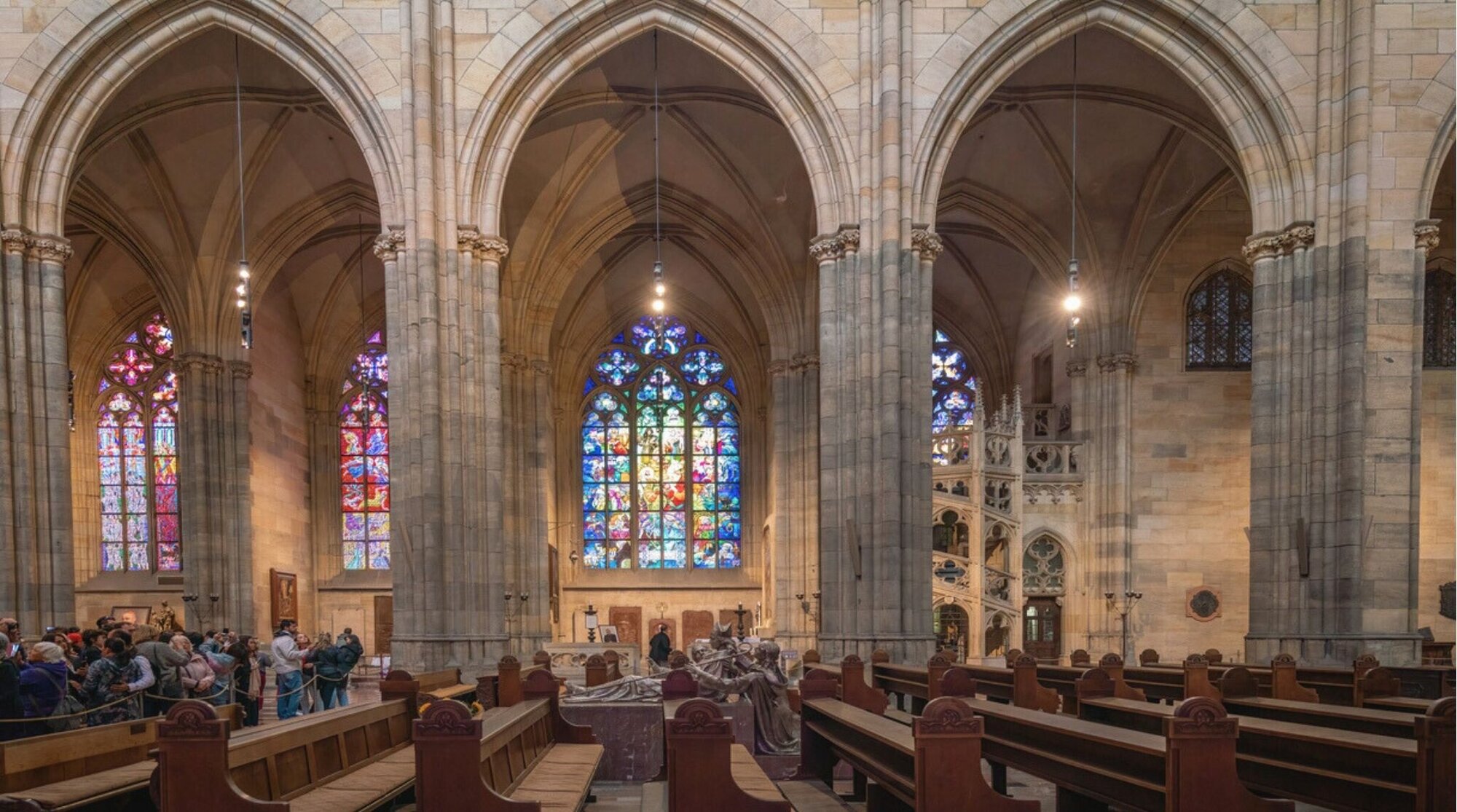 Interior da Catedral de São Vito, no Castelo de Praga — Praga, República Tcheca.