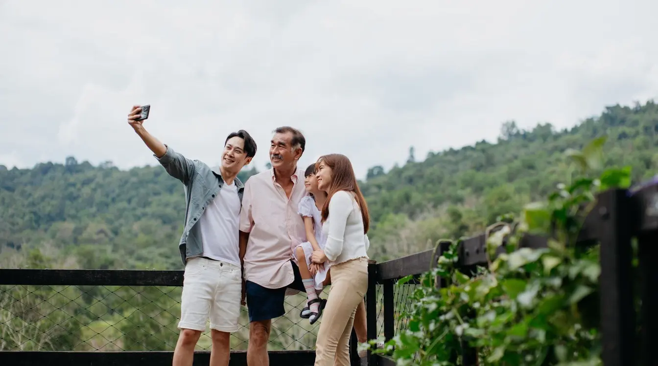 Es fácil compartir tu internet ilimitado con tu familia cuando están viajando.