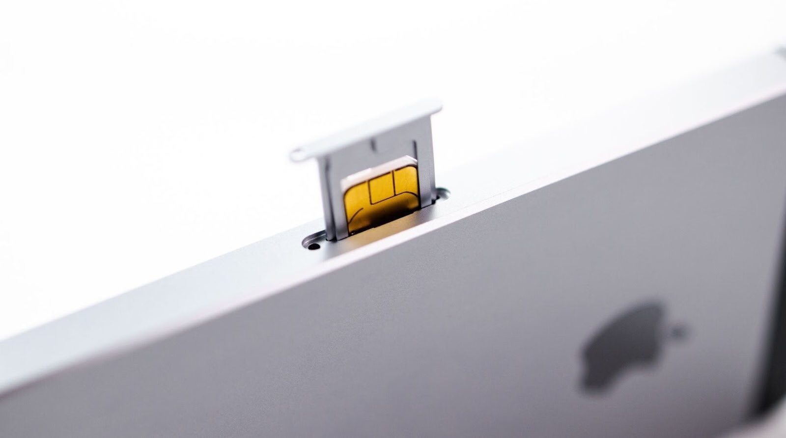 carte SIM (nano-SIM) sortie manuellement du téléphone