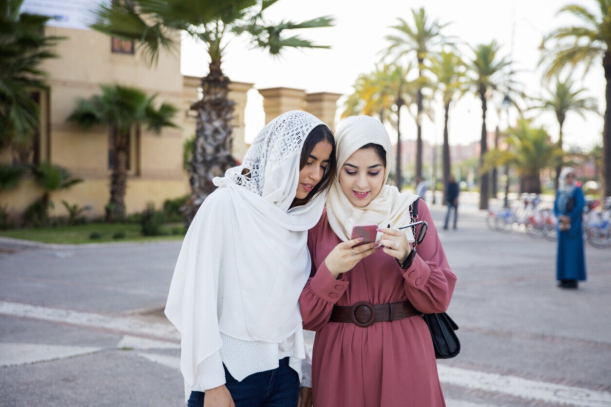 Frauen beim Roaming in Marokko