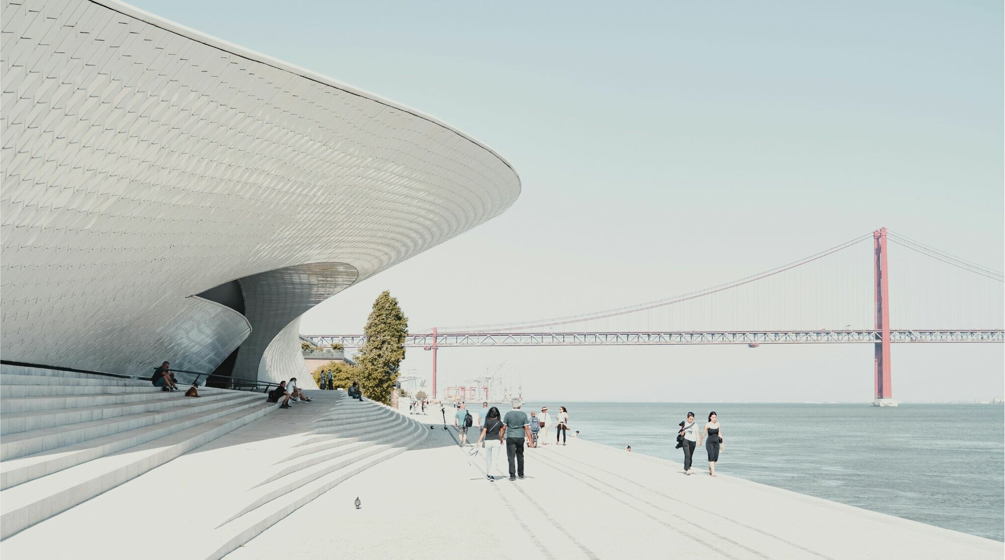 Vista do MAAT e Rio Tejo