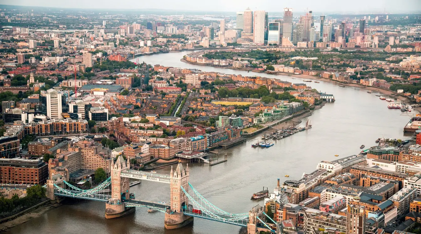 Imagen aérea del Puente de la Torre para ilustrar qué hacer en Londres