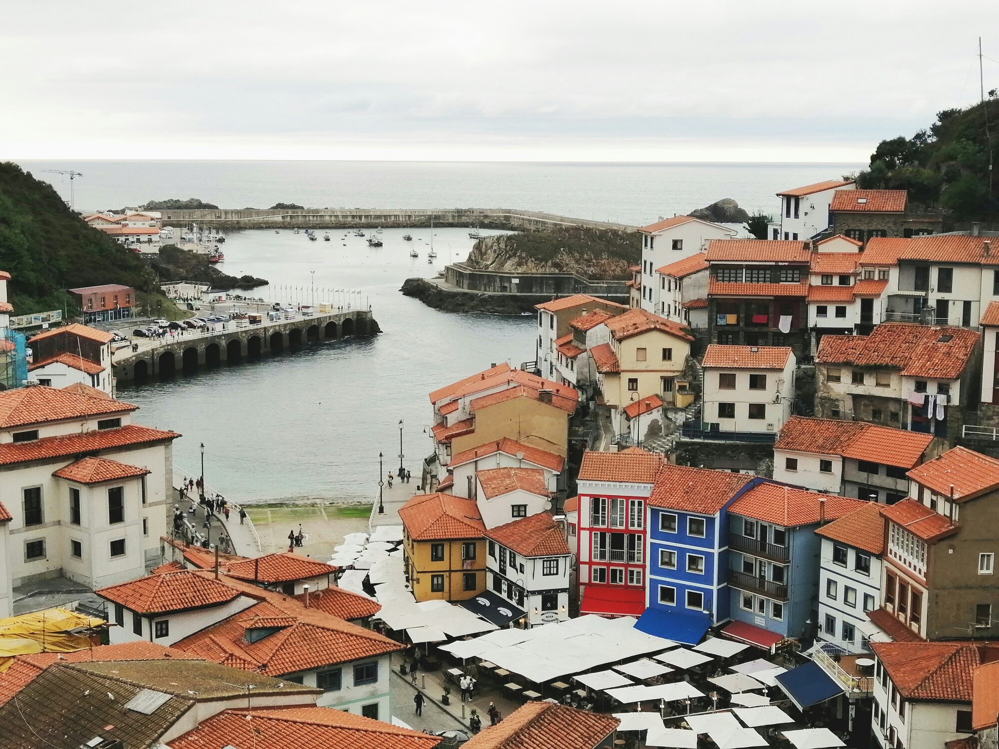 Imagen de Cudillero, en Asturias, un pueblo costero para ilustrar una coolcation