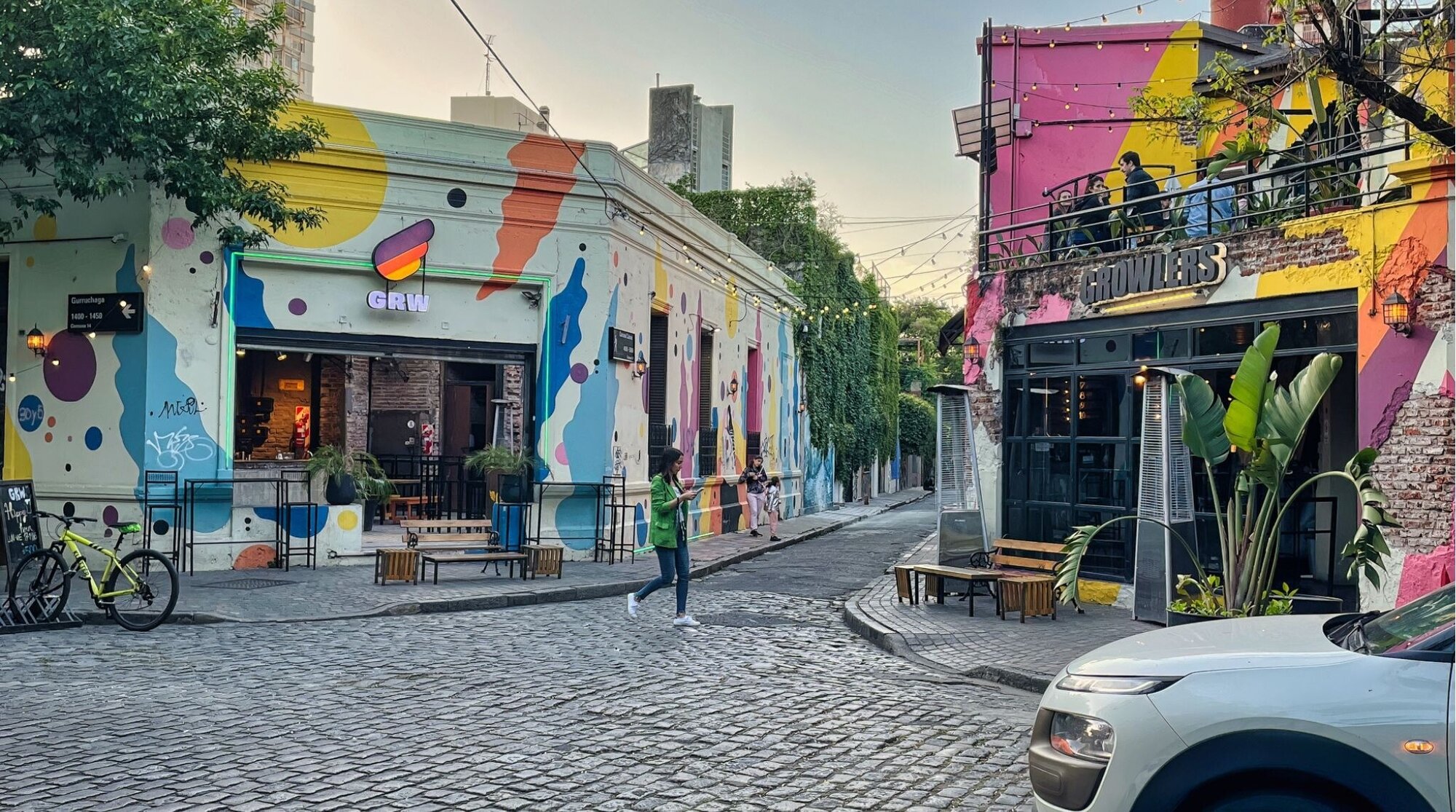 Rua descolada no bairro de Palermo Soho, em Buenos Aires.