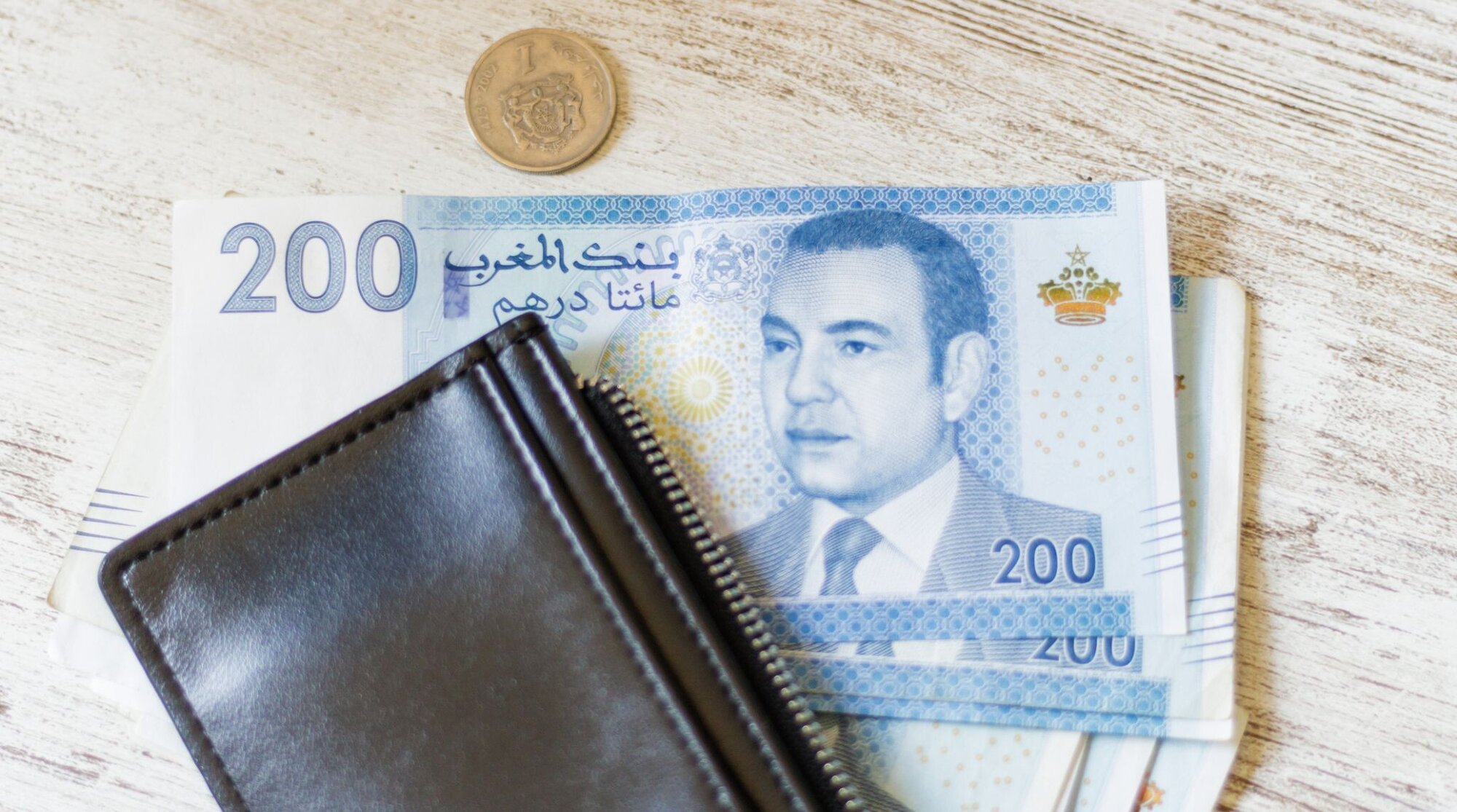 piece et billet en dirham marocain apres le change de devises
