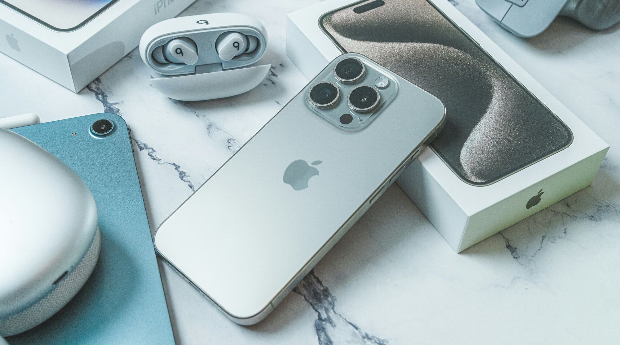 iphone 15 pro Natural Titanium et son packaging