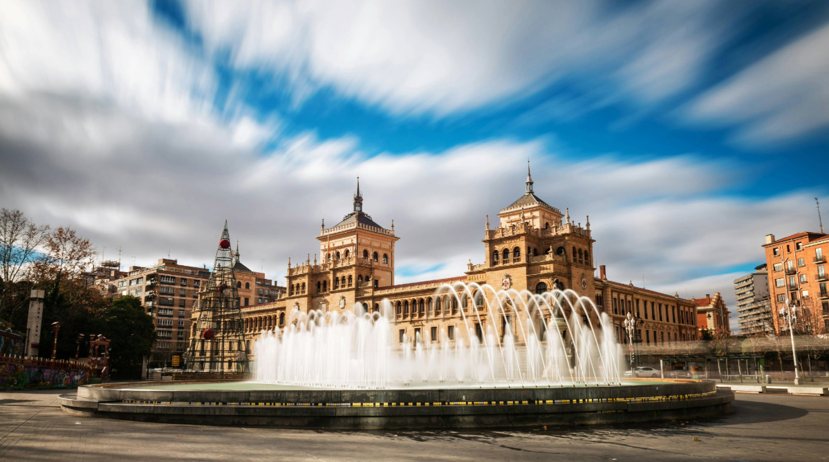 Plaza with a fountain in Valladolid, Mexico