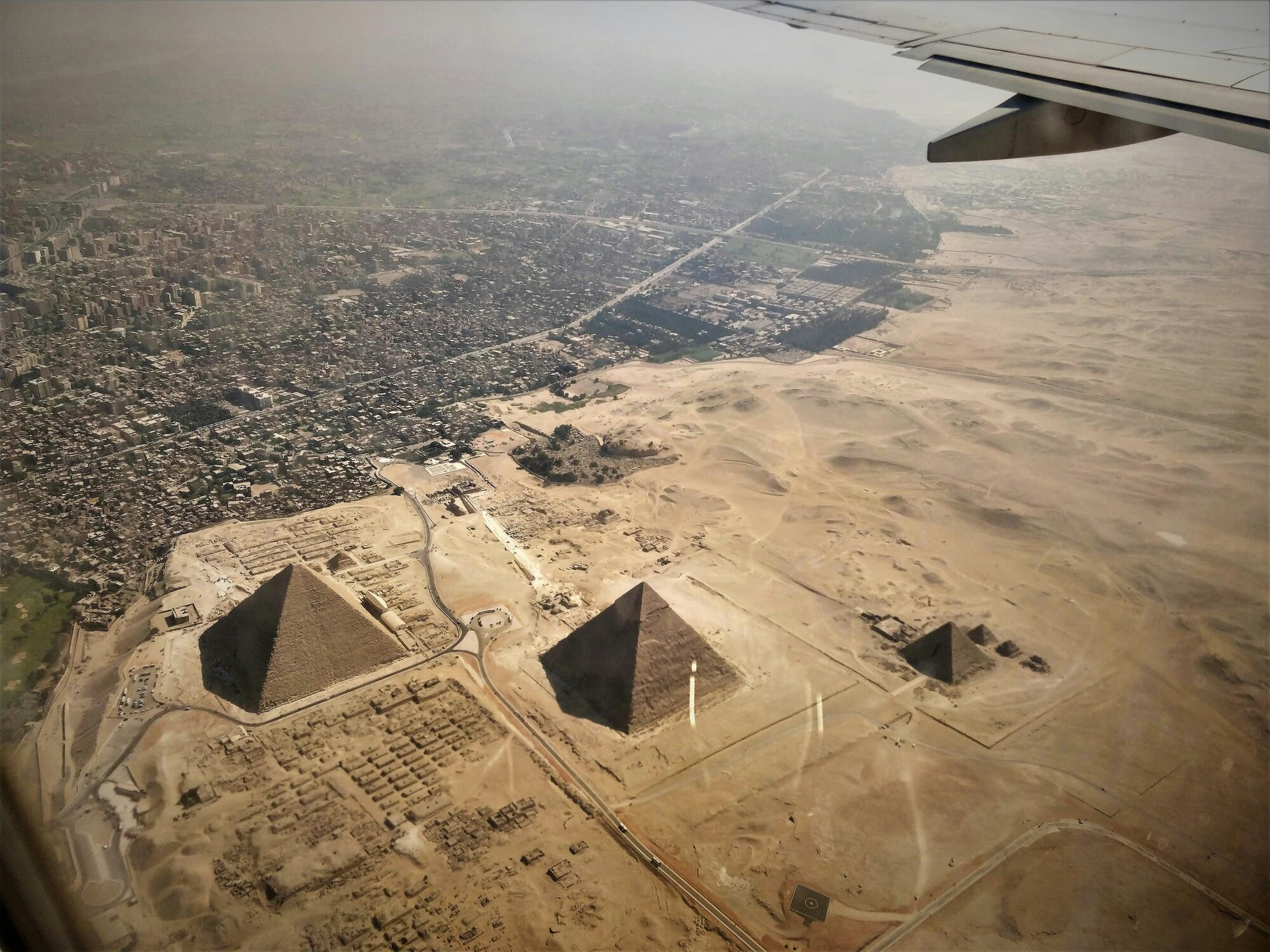 Imagen aérea de la Necrópolis de Guiza, en Egipto, para ilustrar la mejor eSIM para Egipto