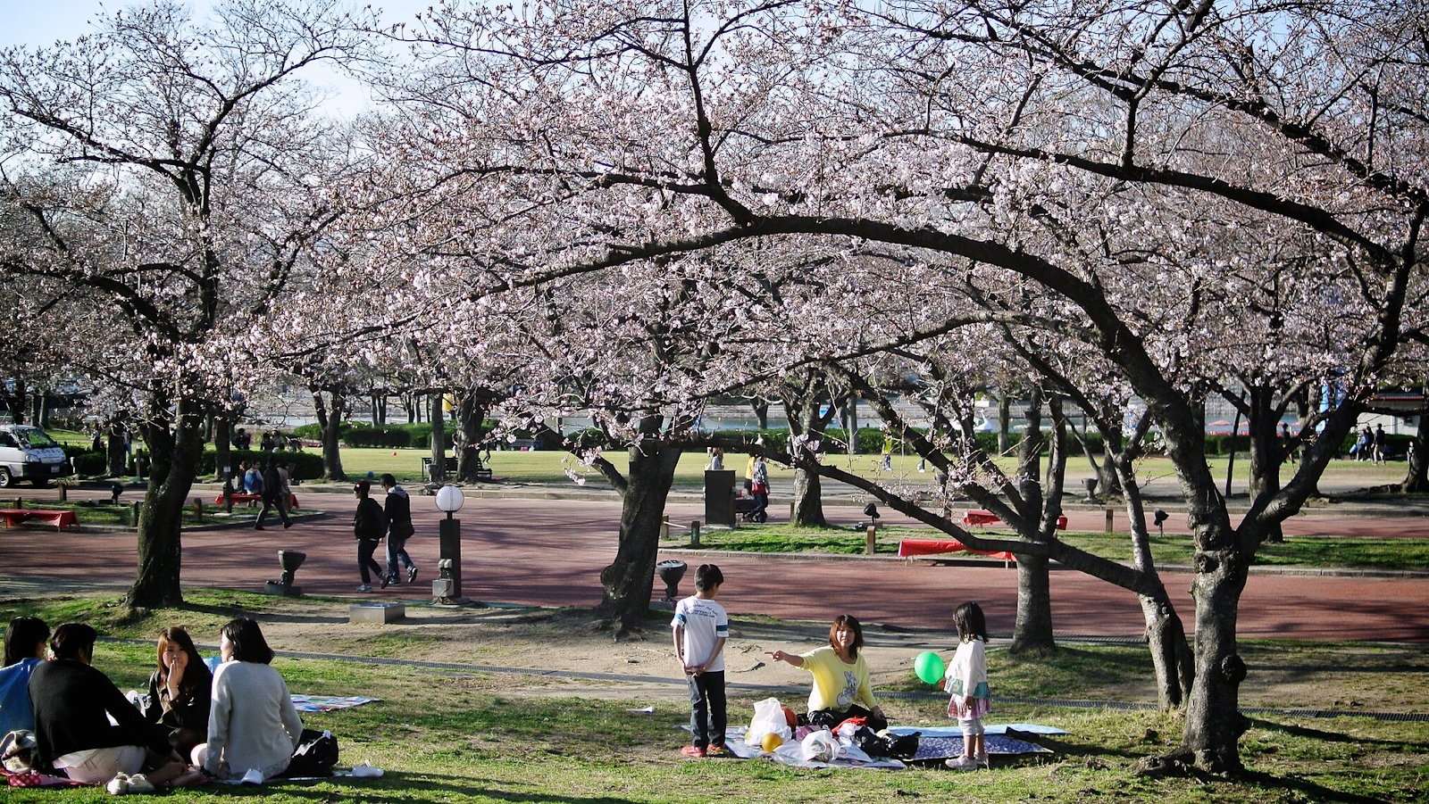 People sitting at the expo '70 Commemorative park