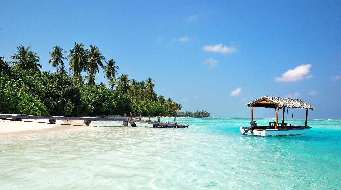 منظر طبيعي لشاطئ ساحر في حزيرة ماهي بسيشل