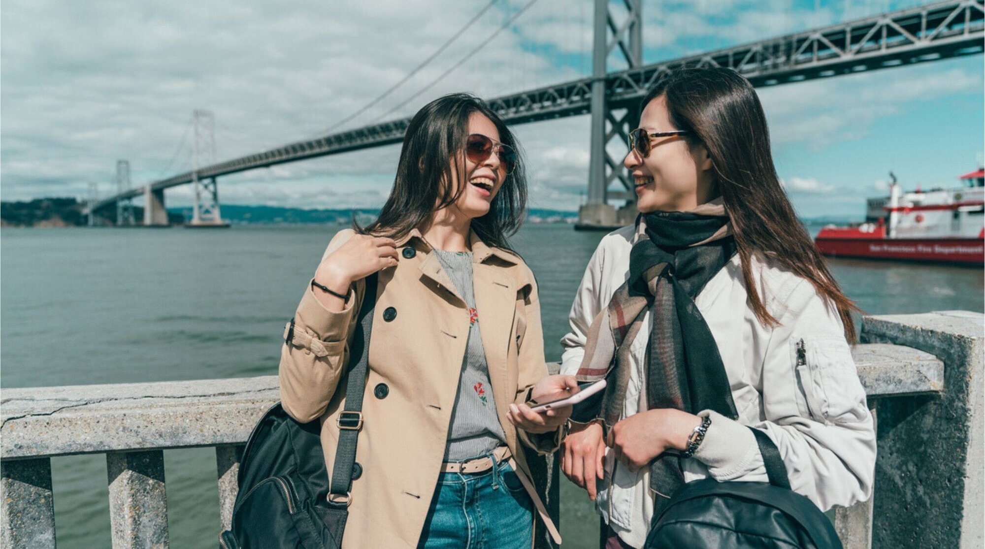 Vista del puente de Brooklyn en Nueva York, Estados Unidos, mostrando un entorno urbano con excelente conectividad.