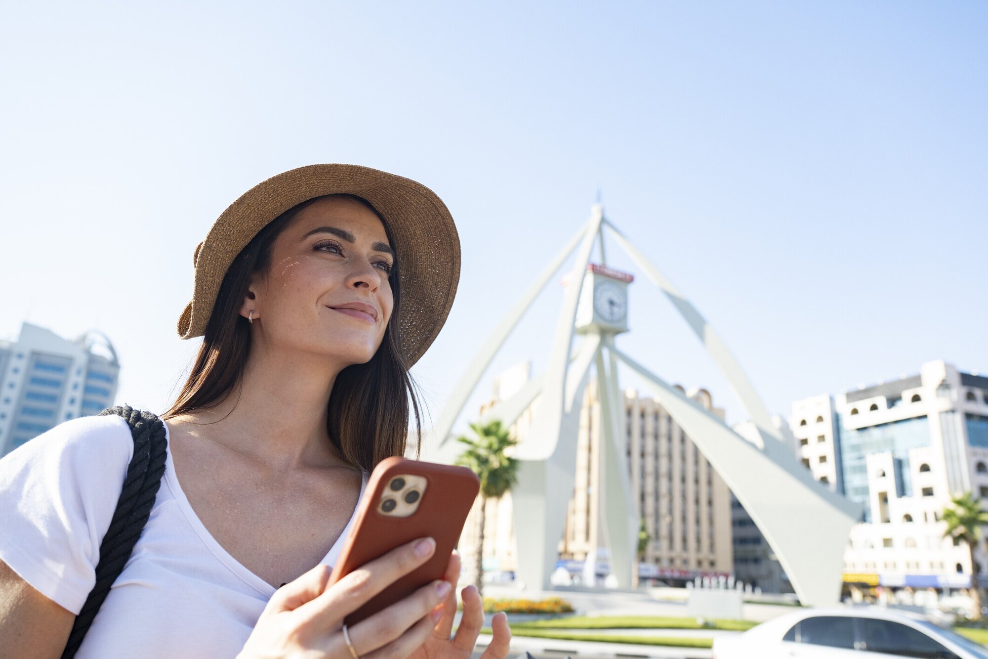 Frau mit Internet in Dubai