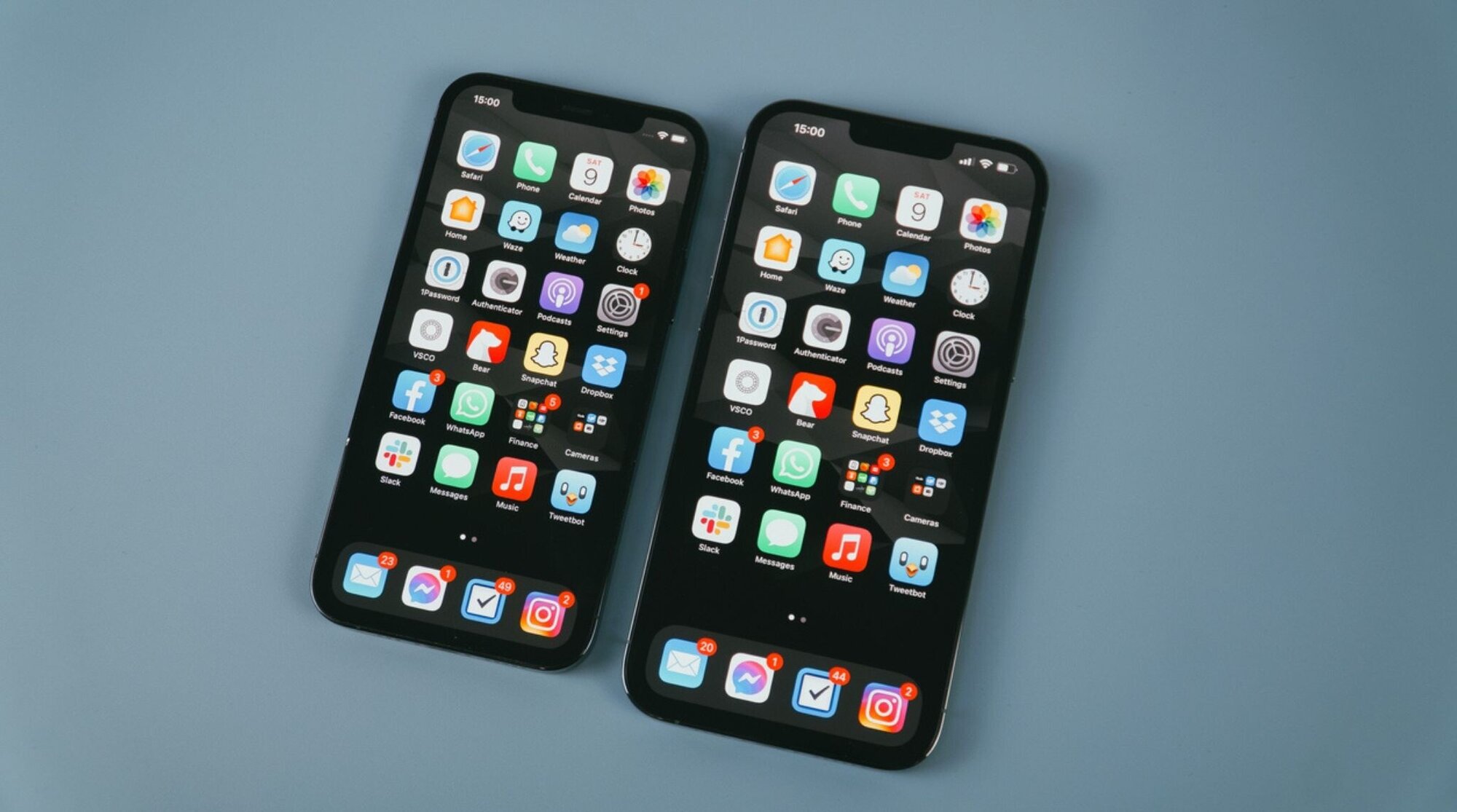 deux iphones côte à côte pour transfert eSIM