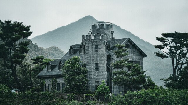 Discover the 10 Most Haunted Places in the World