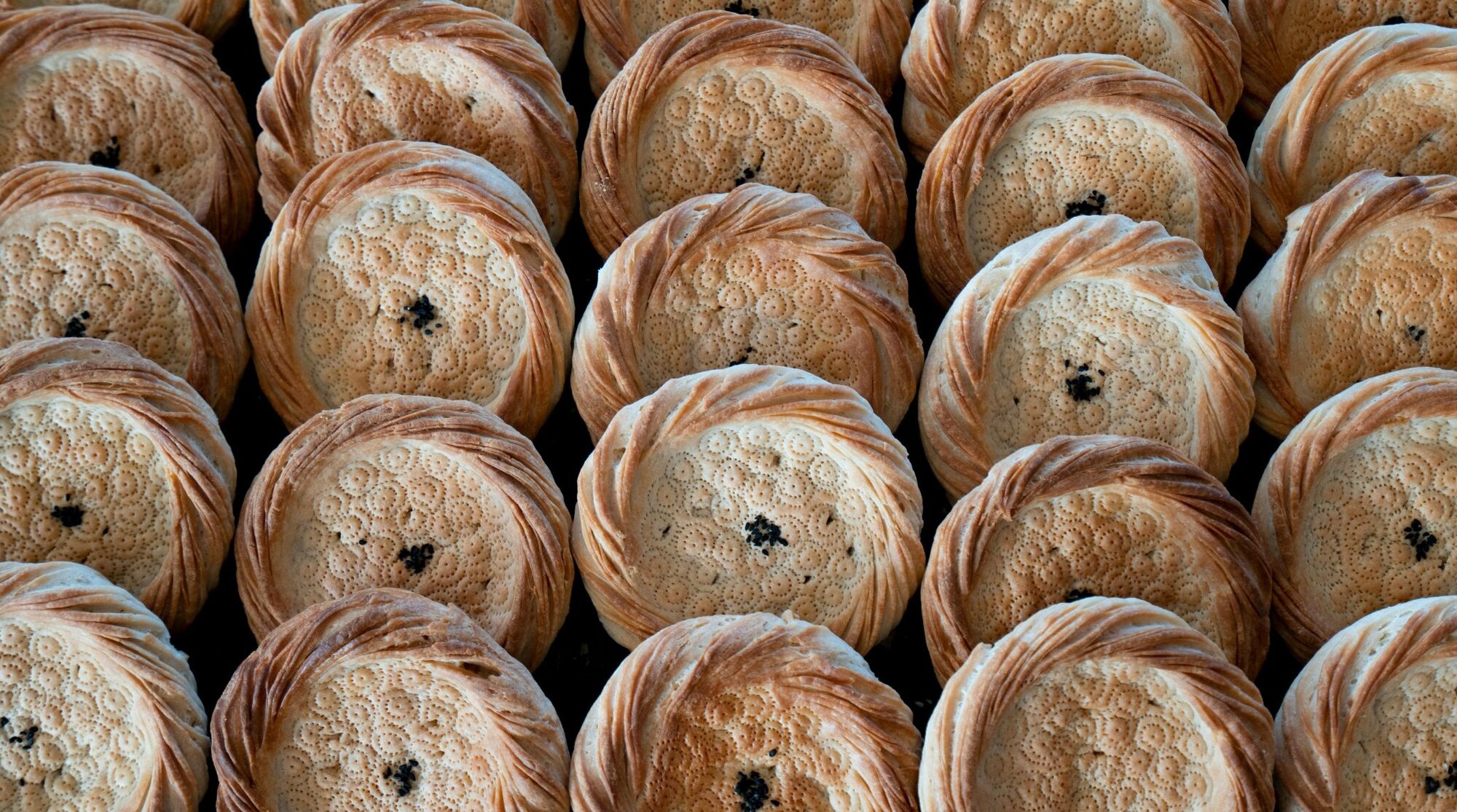 Pane tradizionale uzbeko appena sfornato.