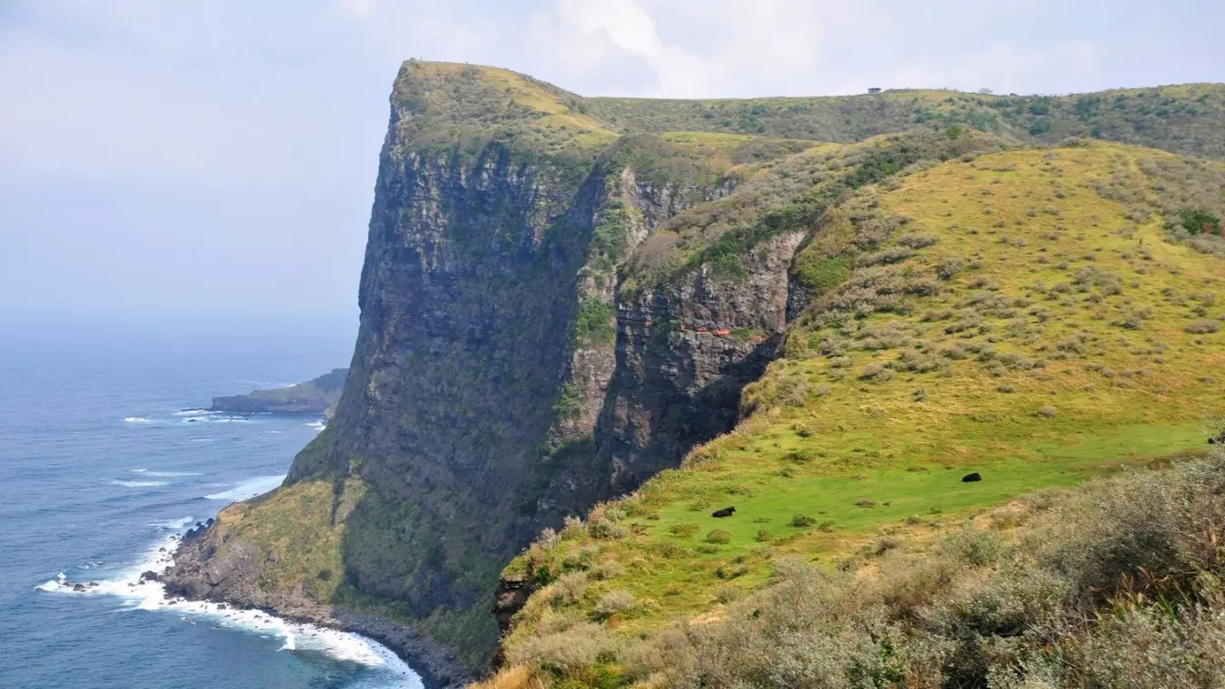View of the rugged Matengai Cliff rising high above the sea on the Kuniga Coast of the Oki Islands, Japan.