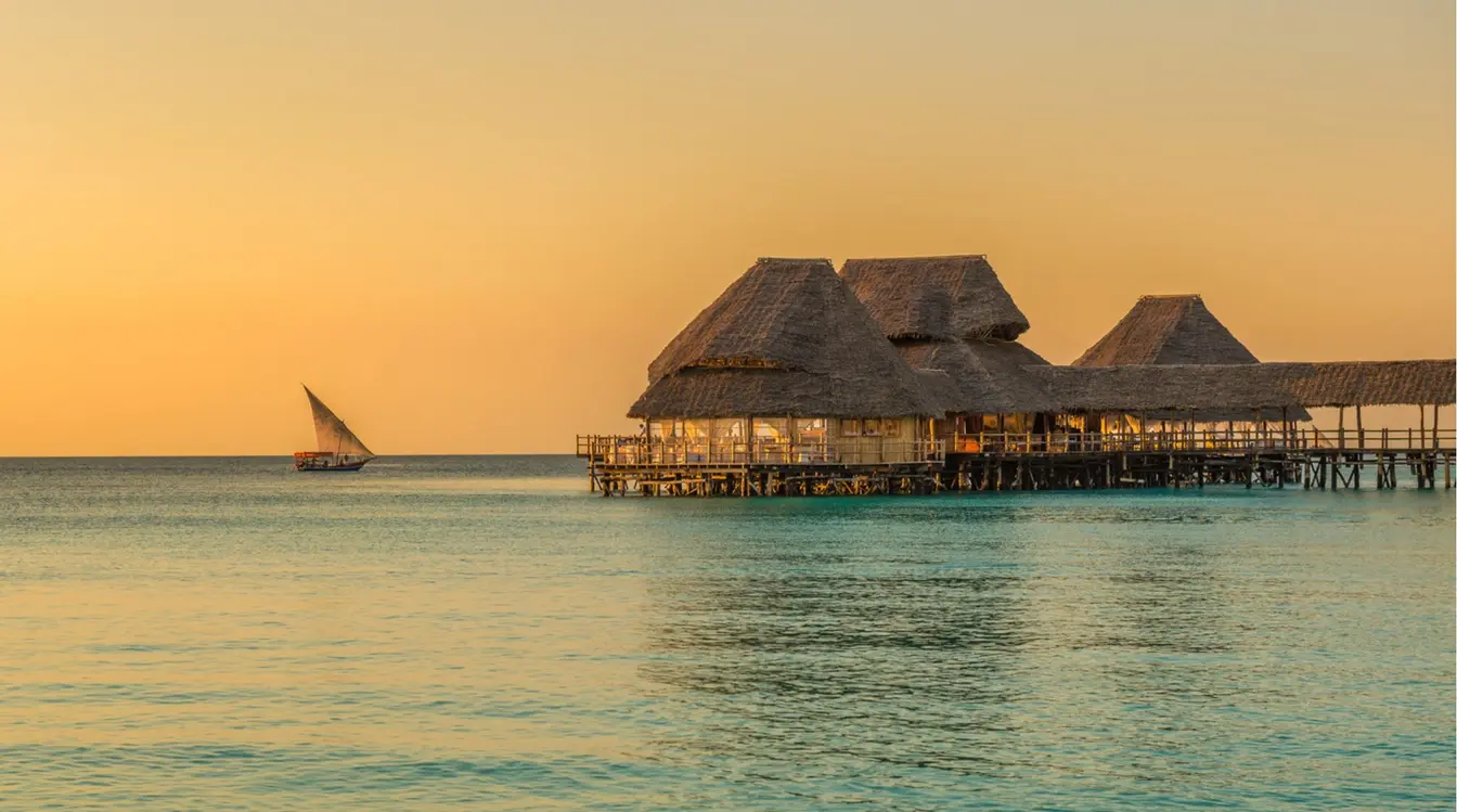 Coucher du soleil à Zanzibar pendant la grande saison sèche