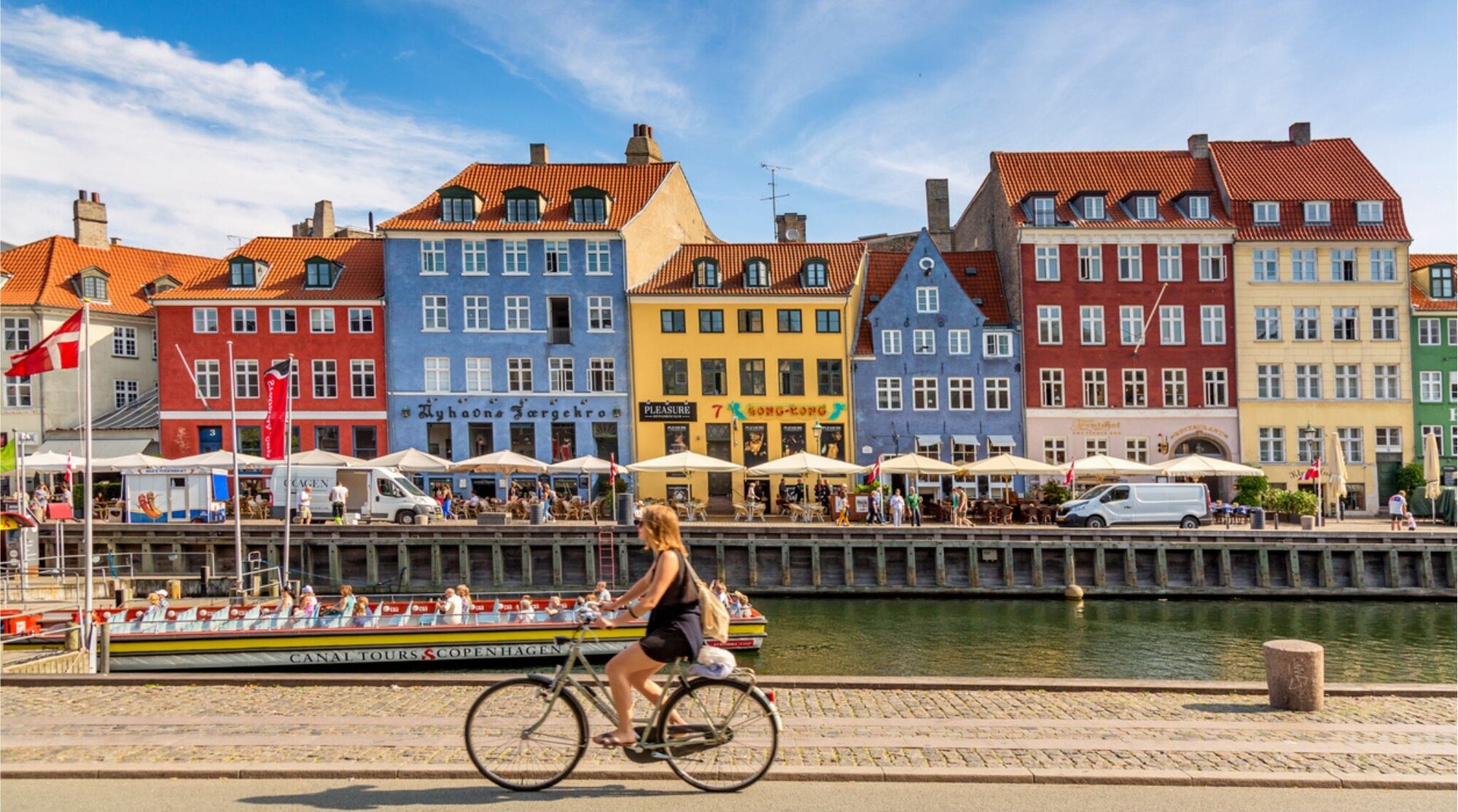 Explore a cidade de Copenhague no auge do verão 