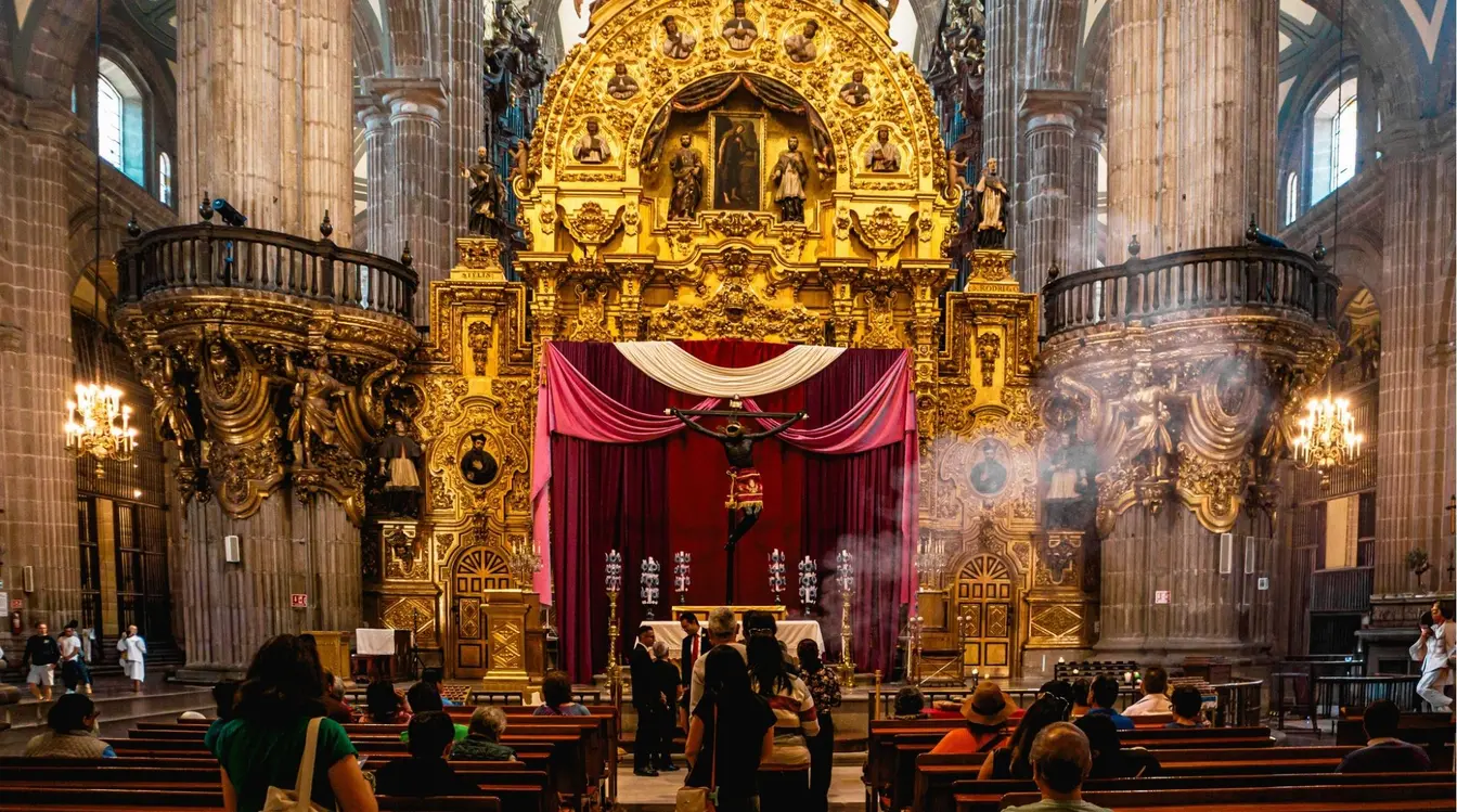 Altar dos Reis na Catedral Metropolitana da Catedral Metropolitana durante a Semana Santa.