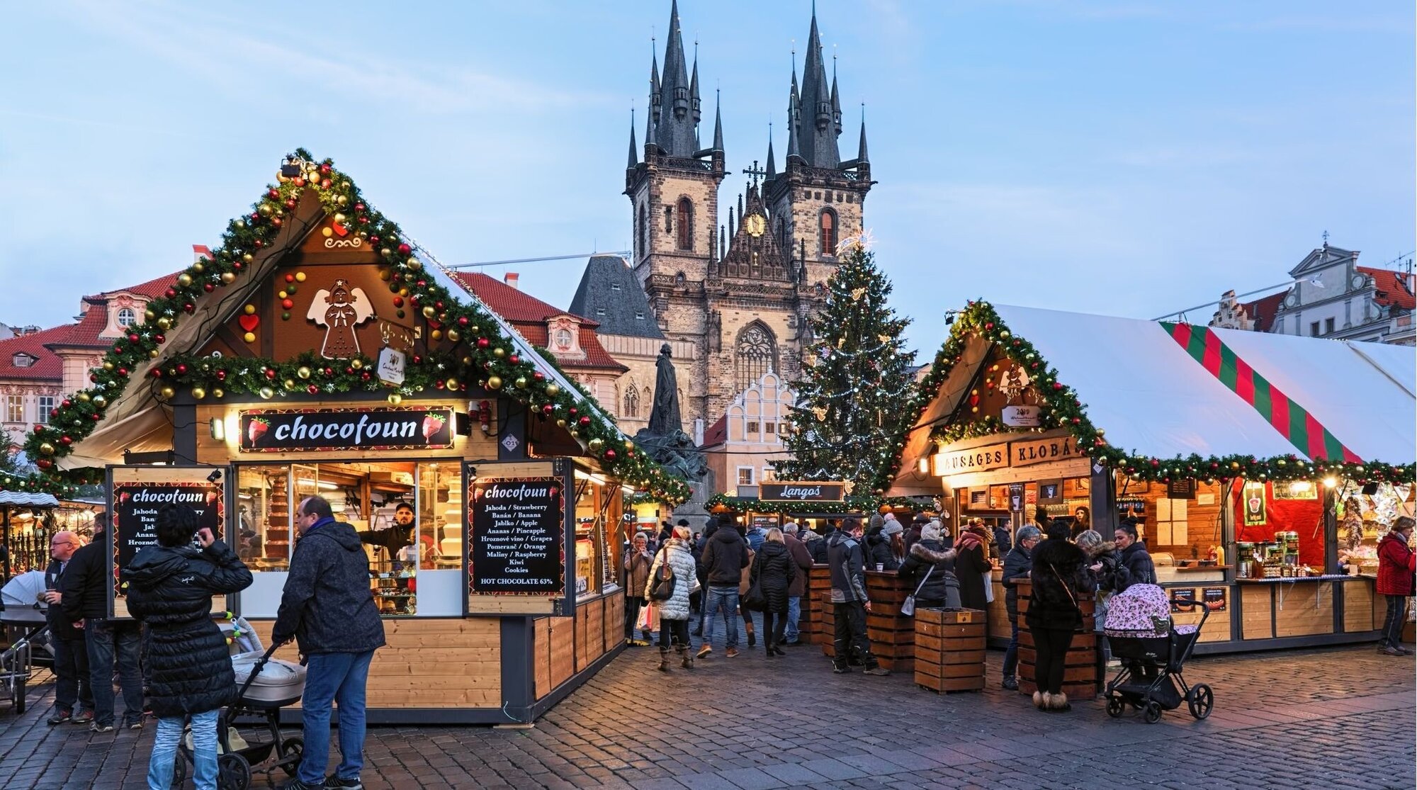 Mercado de natal nas praças de Praga.