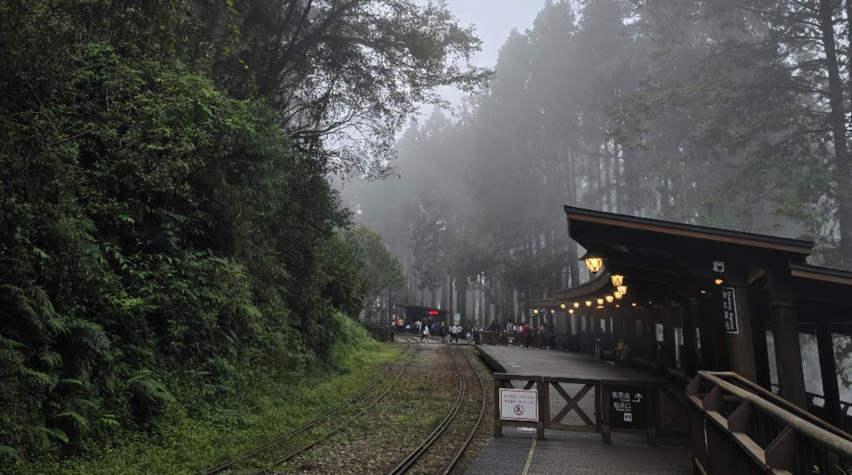 Shenmu Station (神木車站)