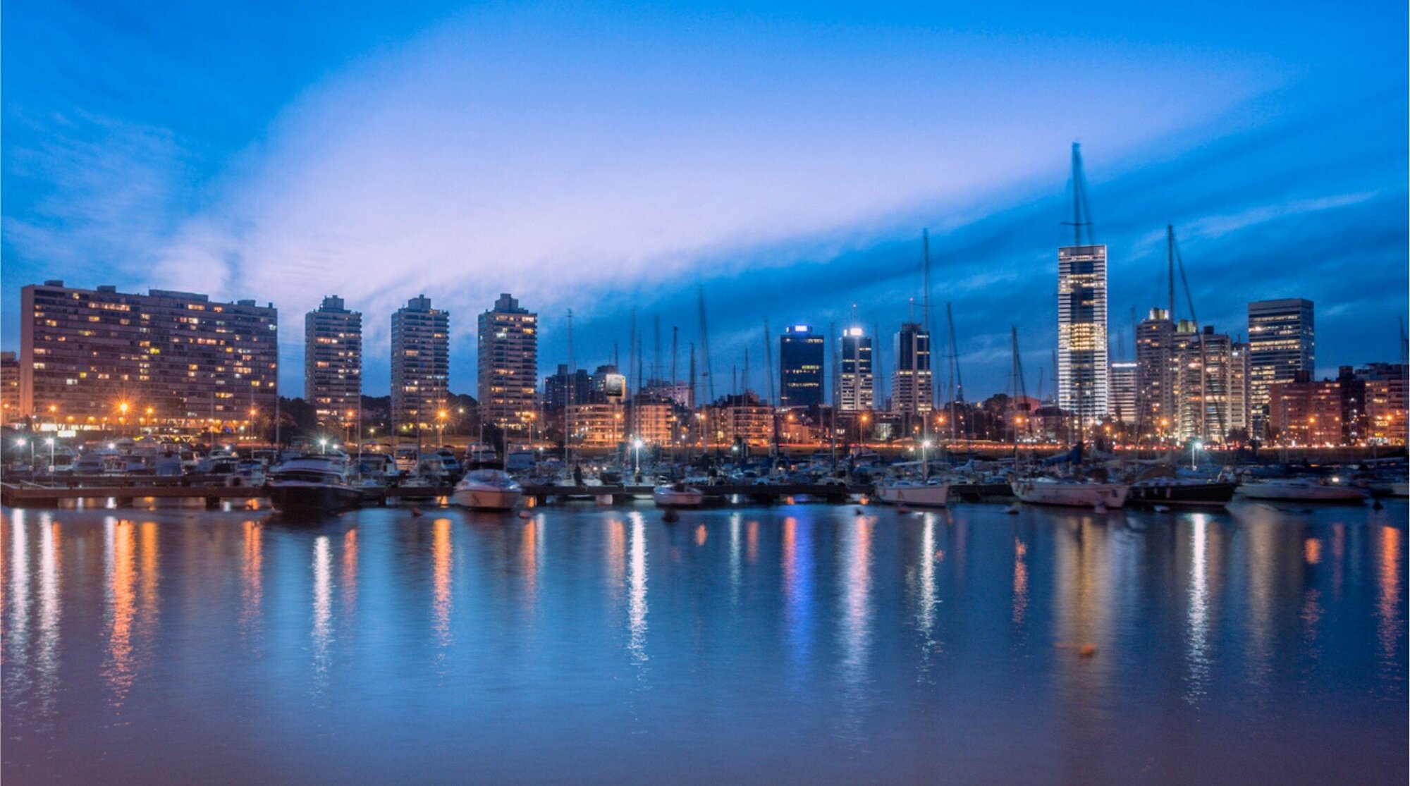 Horizonte de Montevidéu, capital do Uruguai