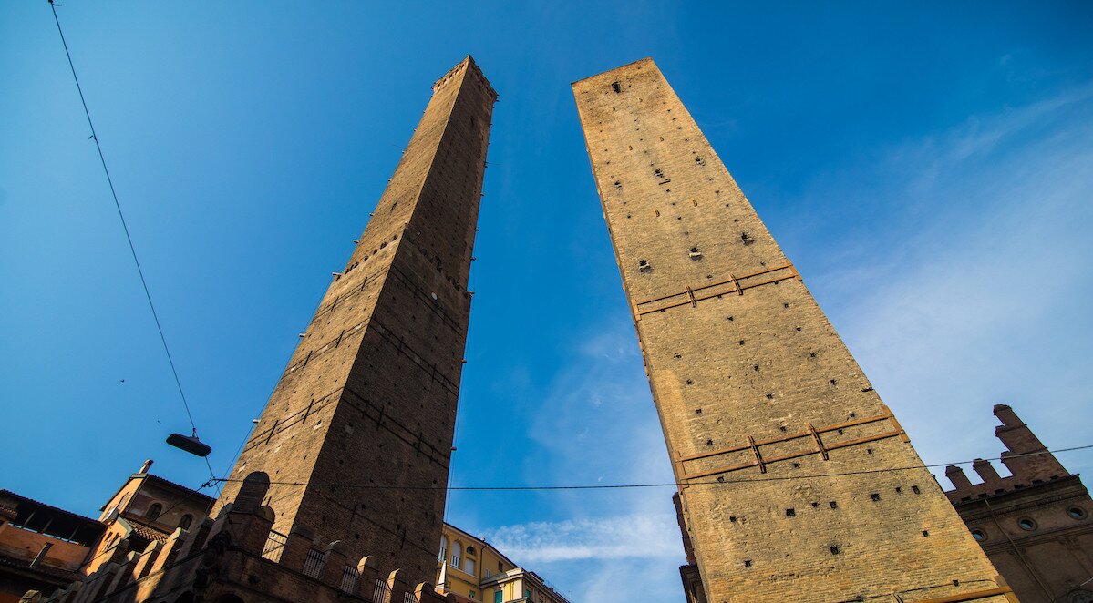 ボローニャにある斜塔　ガリセンダの塔　アシネッリの塔