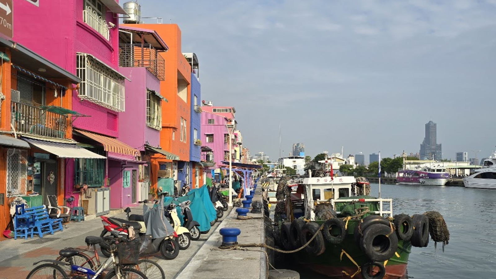 A pier in Kaohsiung (高雄)